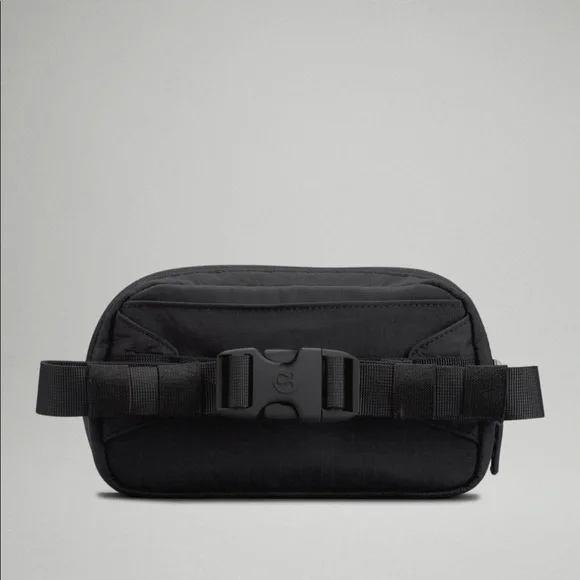 NWT! Lululemon MINI BELT BAG in Black - Picture 4 of 13